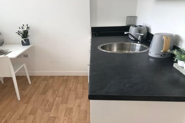 1 bed studio, The Midway, Basford, Newcastle under Lyme, ST51LD - Image 4